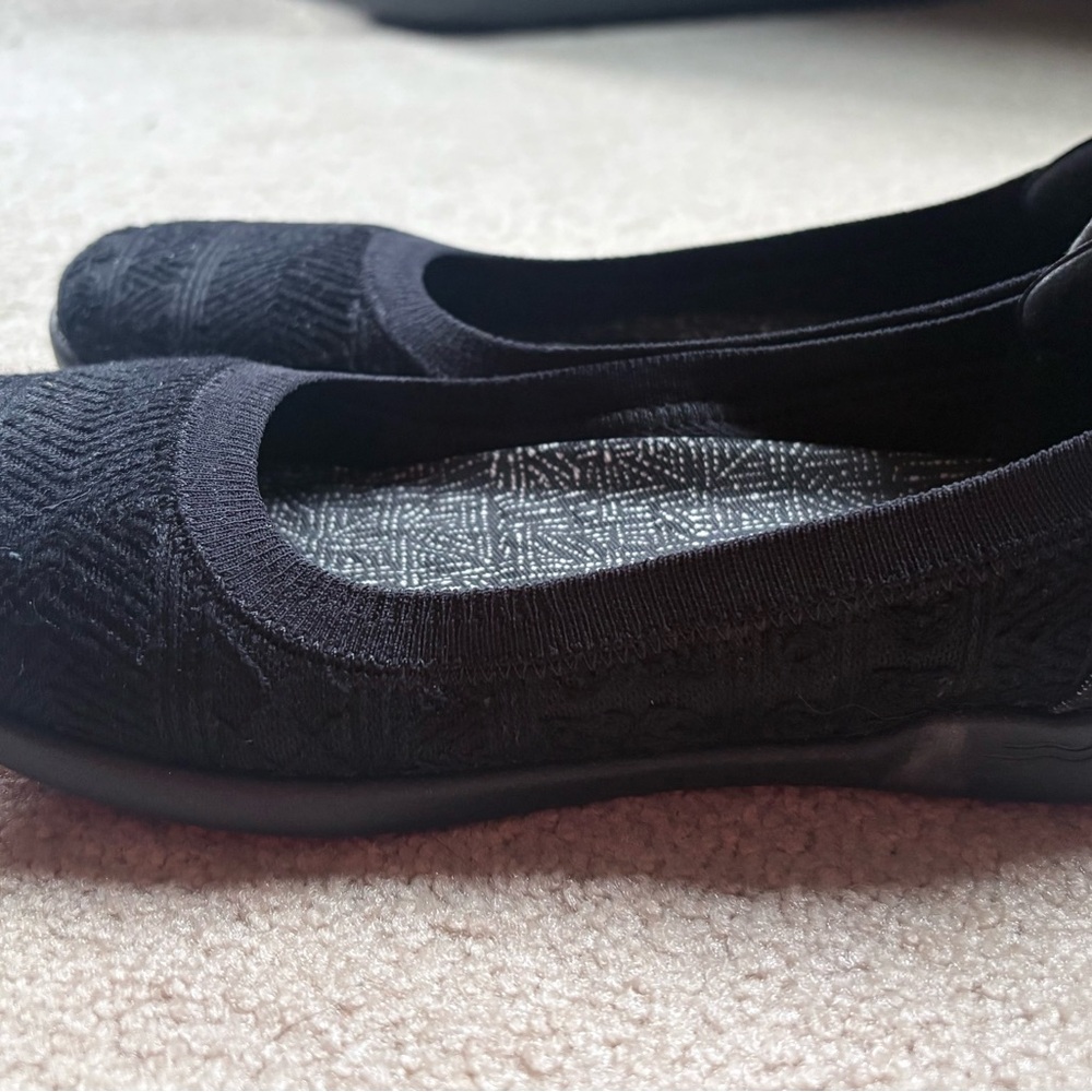 Hey Dude Women's Black Textured Flats Size 7 - Picture 2 of 6